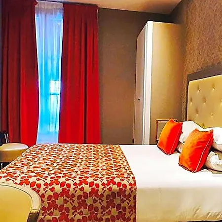 Hotel Eiffel Kennedy 3*
