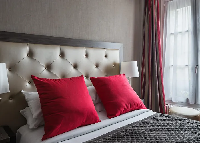 エッフェル ケネディ 3* パリ