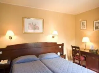 Eiffel Kennedy Hotel