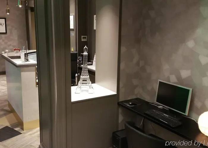 エッフェル ケネディ ホテル 3*