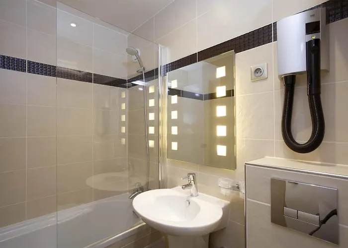 ホテル エッフェル ケネディ 3*